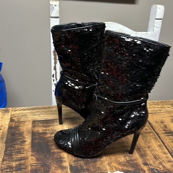 Cape Robbin 11m black sequin heeled boots 4”heel zips 6”tall great preowned - Picture 3 of 7